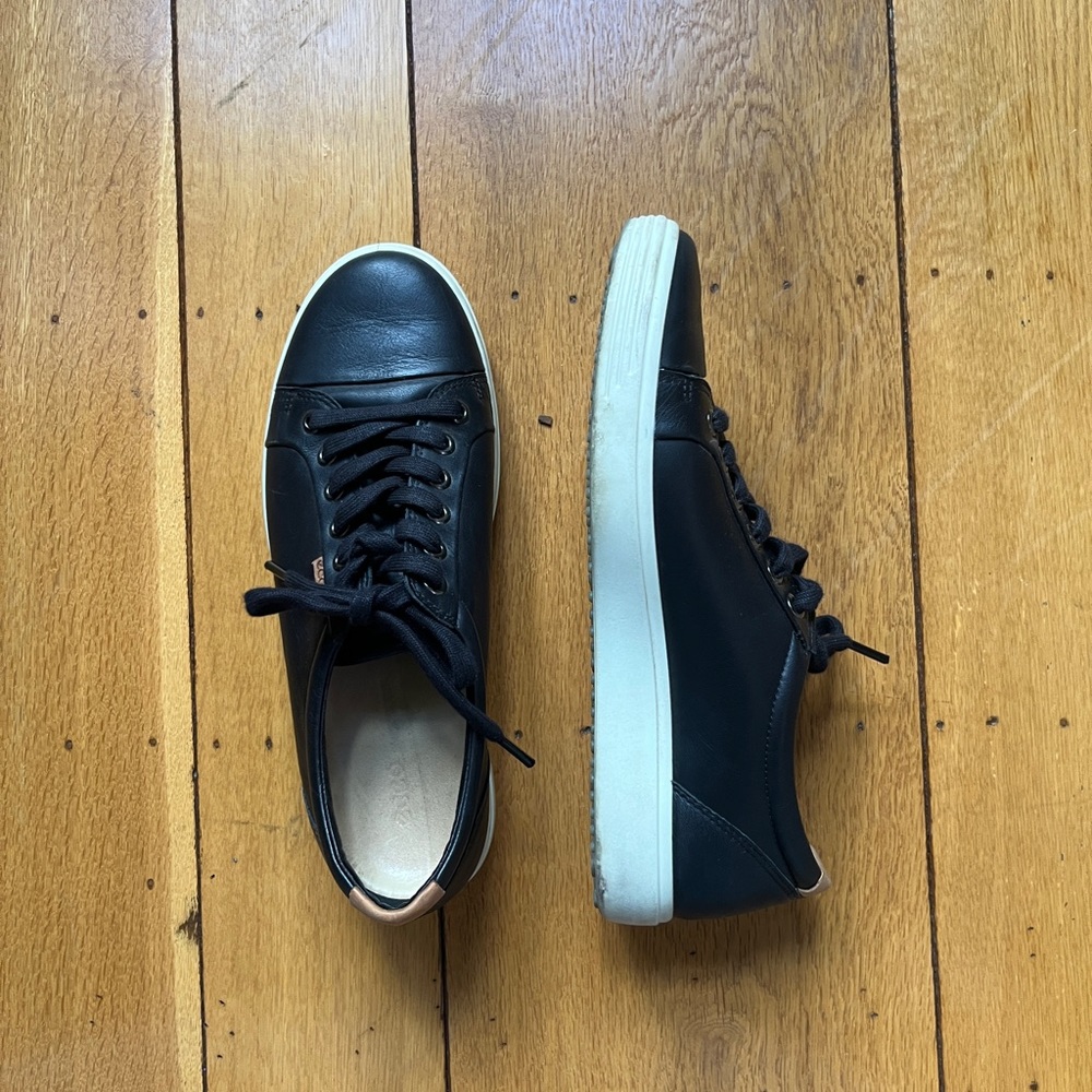 Ecco sneakers.